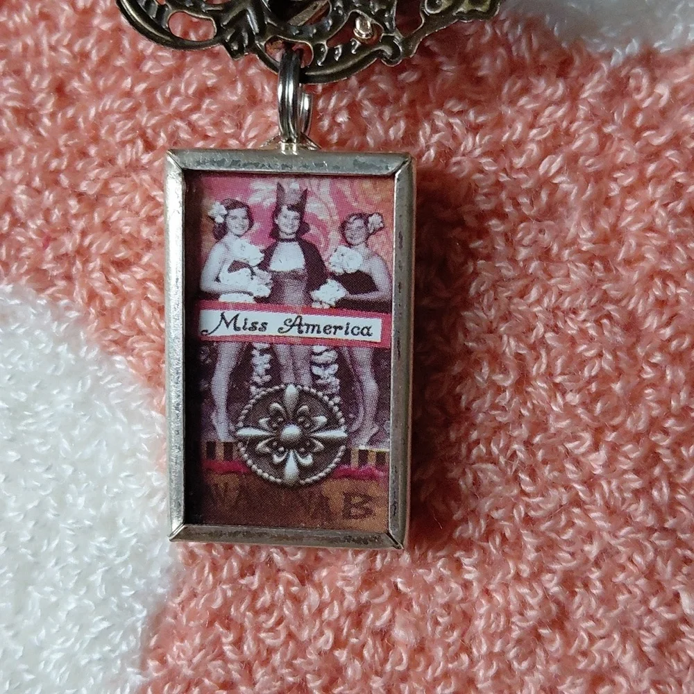 Artisan QUEEN BEE Brooch - Picture 5 of 6
